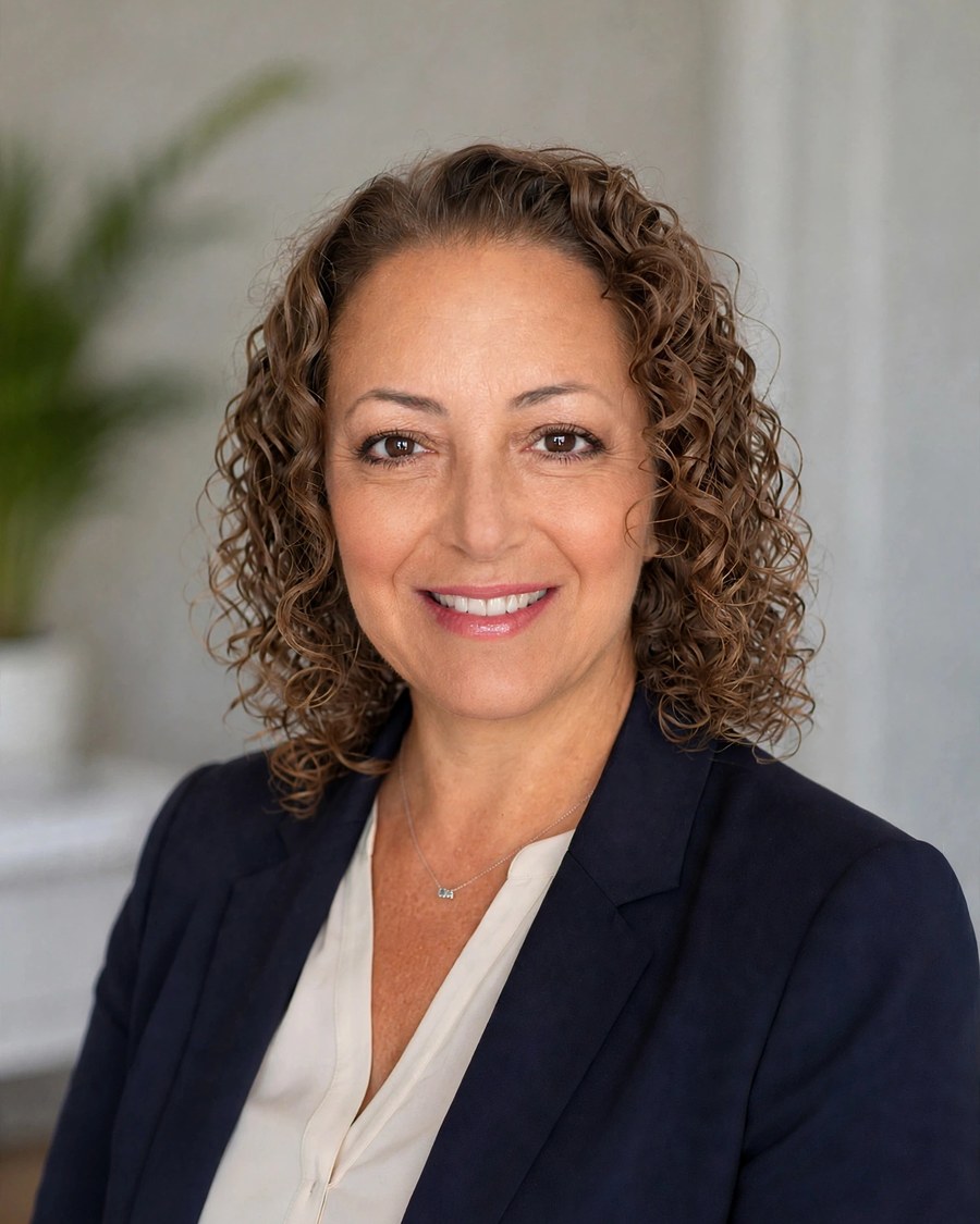 Headshot of Dina Secchiaroli, founder of DKS Educational Solutions